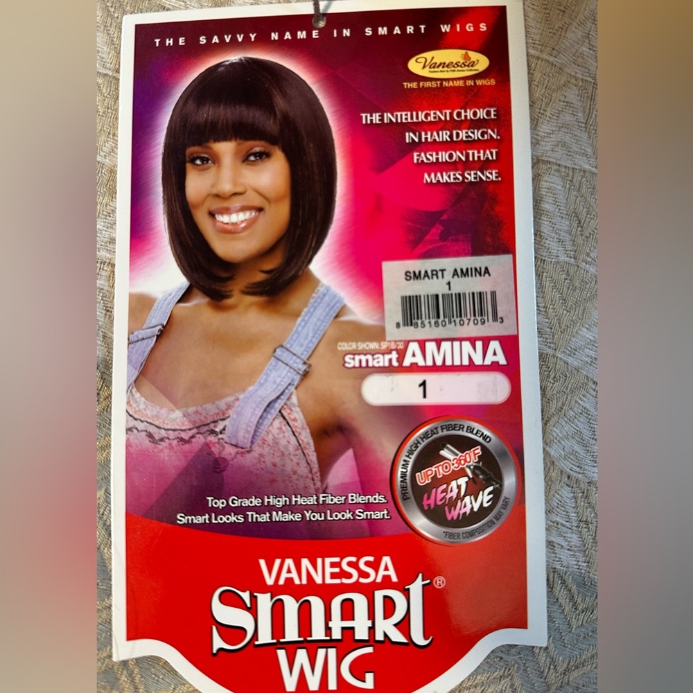AMINA|1 JETBLACK|Sleek Black Bob Wig - Picture 11 of 12